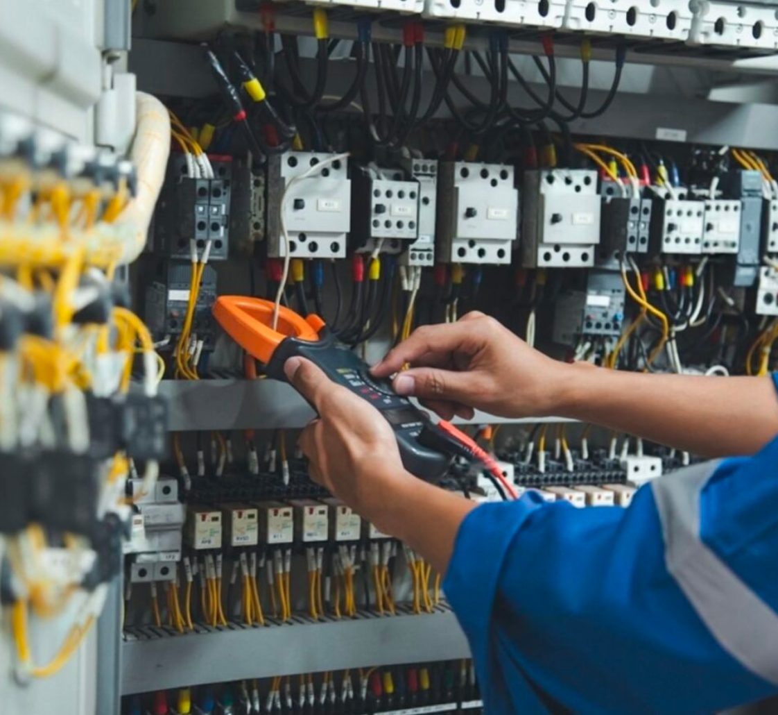 Electritian_at_work